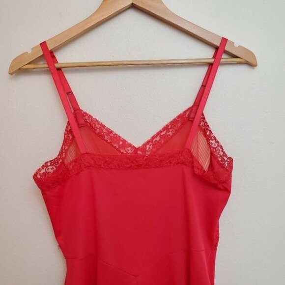 Vintage Vanity Fair nightgown 1950's pleated trim red - Picture 9 of 13